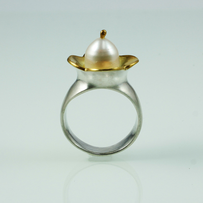 Schmuck von der Bey, Blütenring mit Perle, 935 Silber, teilvergoldet