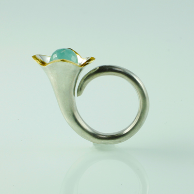 Schmuck von der Bey, Kelchring, 935 Silber, teilvergoldet, Aquchalcedon