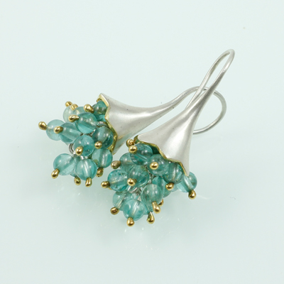 Schmuck von der Bey, Kelchohrringe mit Apatitbommel, 935 Silber, teilvergoldet