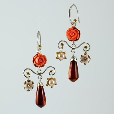 Schmuck von der Bey, Blütenohrringe, 935 Silber, teilvergoldet, Koralle, Perlmutt, Perle