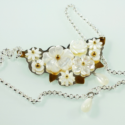 Schmuck von der Bey, Kette BLÜTENRAUSCH, 935 Silber, teilvergoldet, Perlmutt