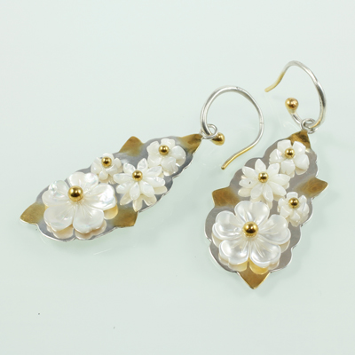 Schmuck von der Bey, Ohrringe BLÜTENRAUSCH, 935 Silber, teilvergoldet, Perlmutt